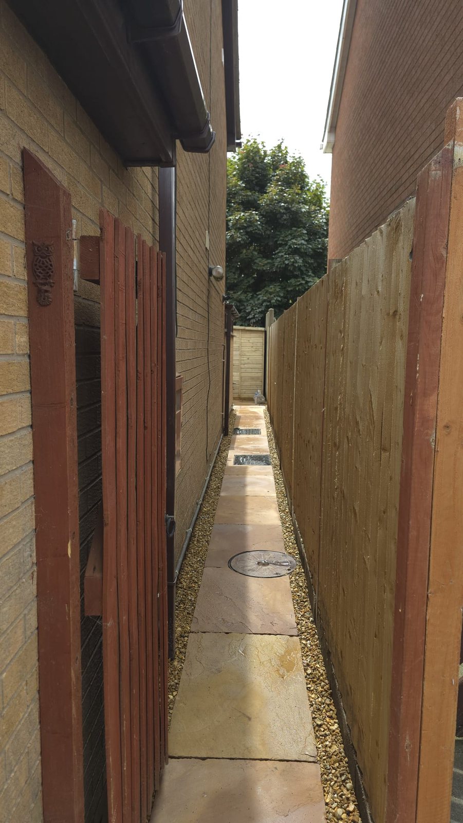 Domestic garden fencing and landscaping by Riverside Fencing Contractors