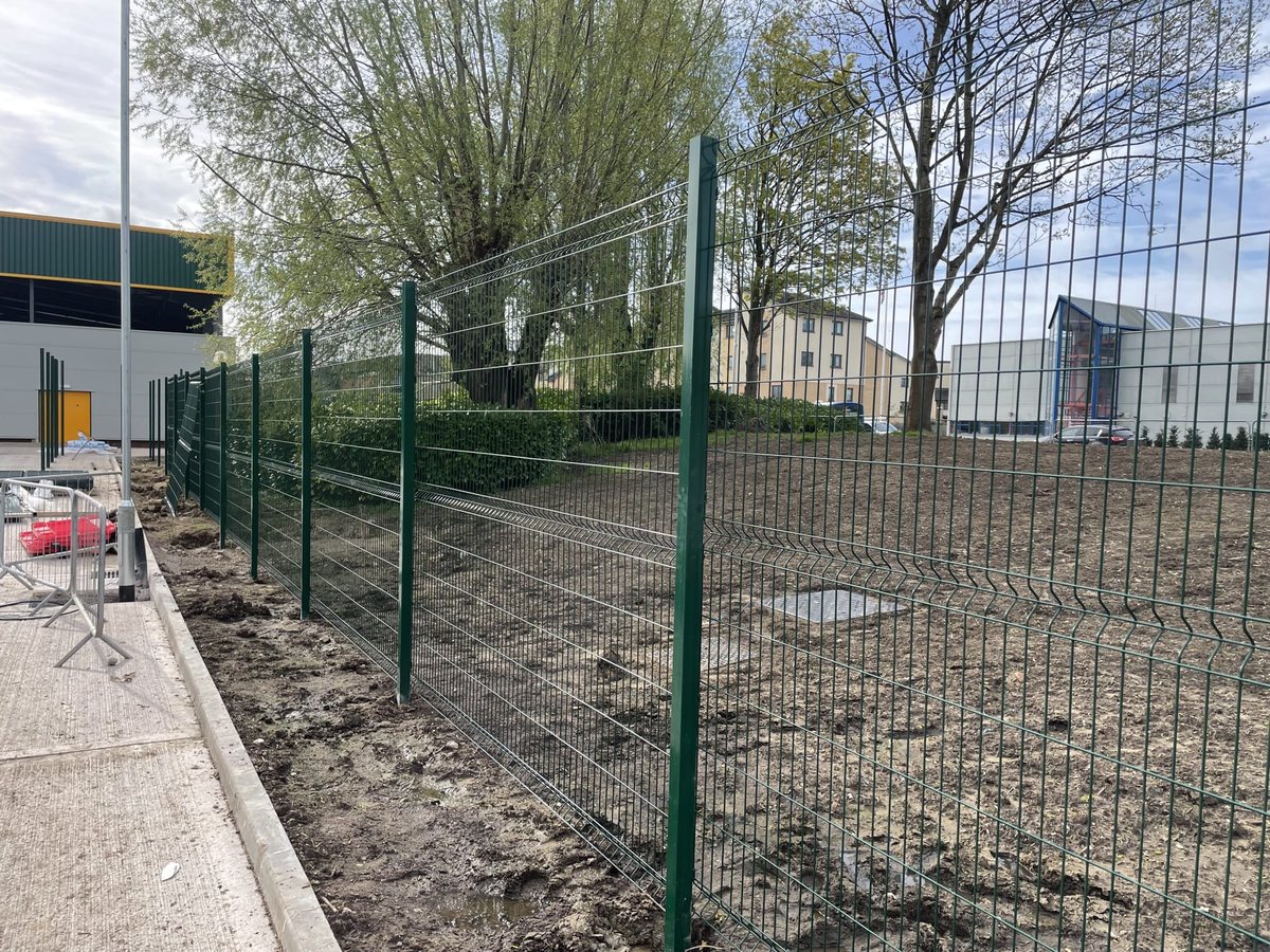 Twin-wire mesh fencing system